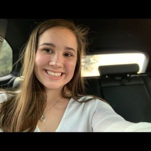 Meet your Posher, Caitlin